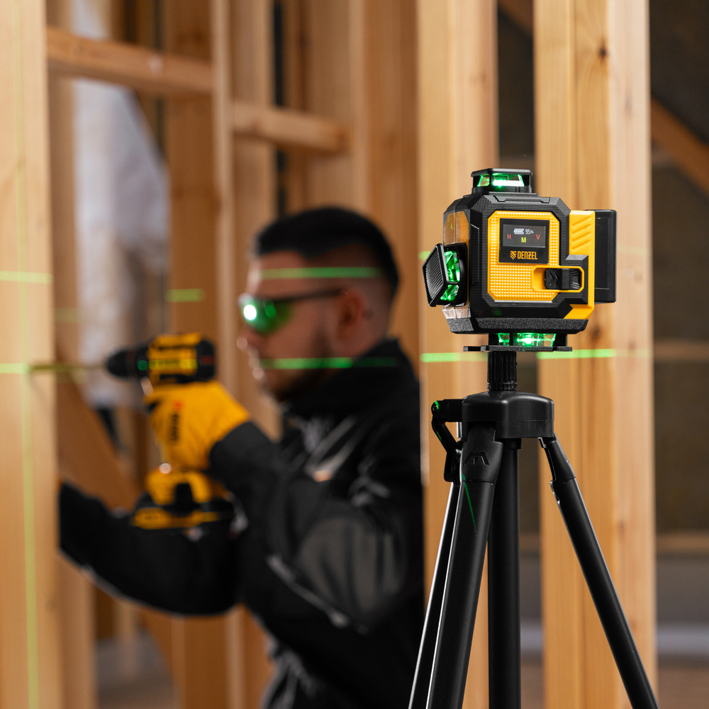 Лазерный уровень мультипризменный DLV 360-4T, 30 м, зеленый луч, Li-Ion 2,4 Aч, штатив// Denzel