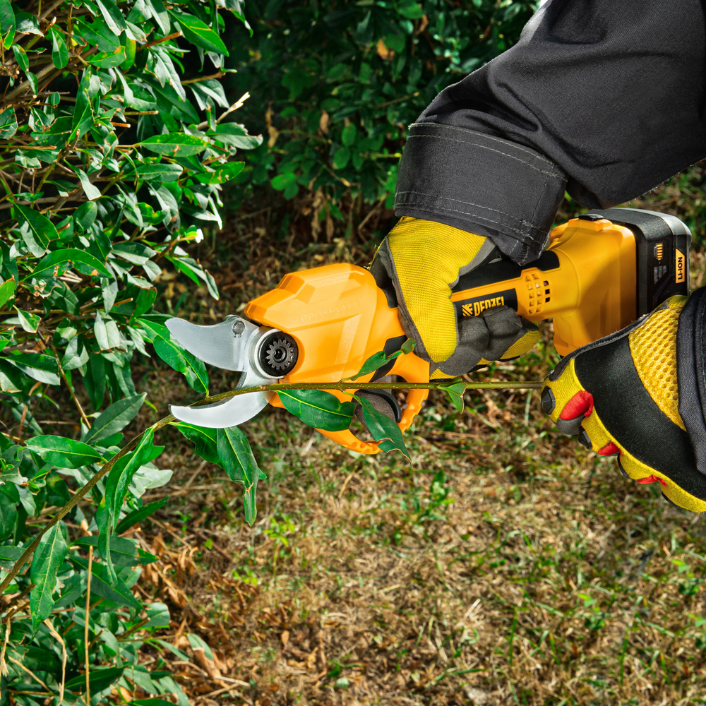 Секатор аккумуляторный CP-30,  18В Li-Ion Denzel