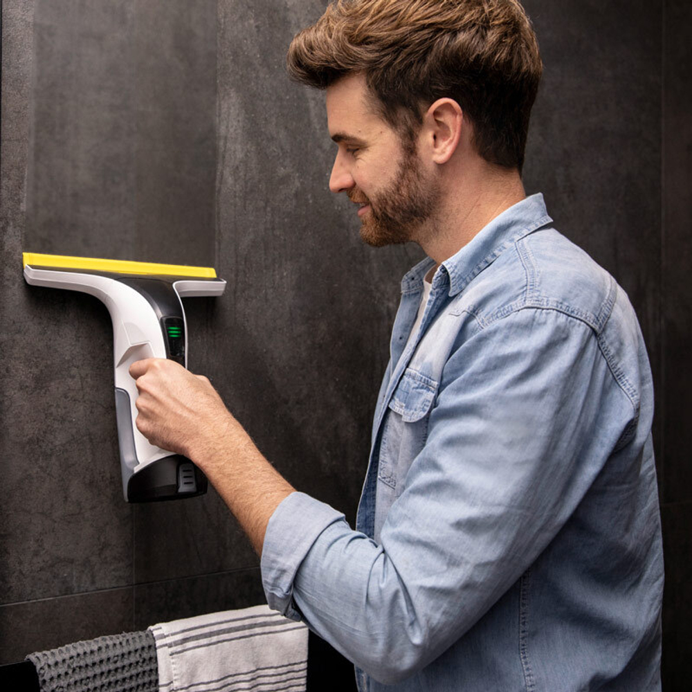 Стеклоочиститель Karcher WV 4-4 Plus с 2 аккумуляторами и ЗУ