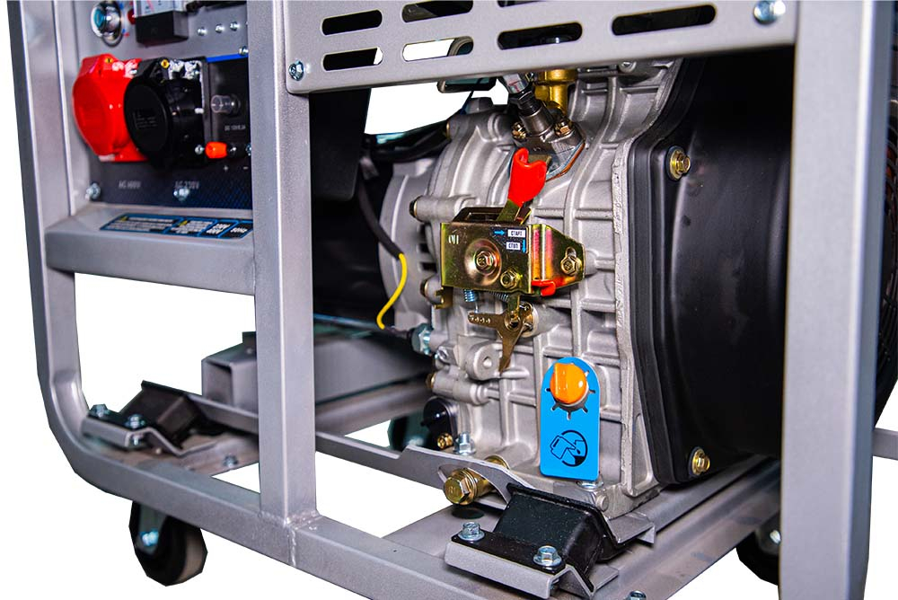 Генератор дизельный 9,0 кВт 380В/3 кВт 220В 20 л с электростартером TOR KM9000D*