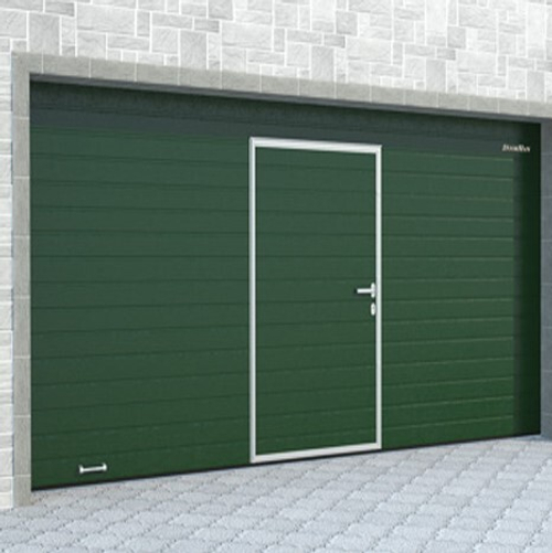 Секционные ворота Doorhan с калиткой RAL 6005