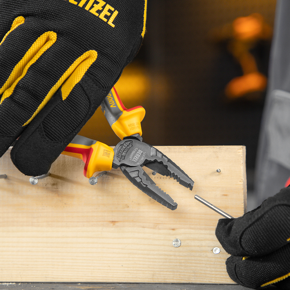 Плоскогубцы комбинированные, диэлектрические трехкомпонентные рукоятки до 1000 В, 165 мм Denzel