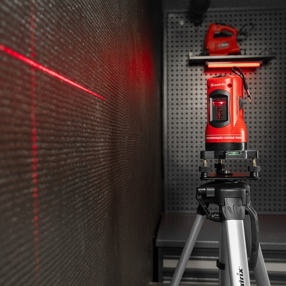 Лазерный уровень самовыравнивающийся, 150 мм, штатив 1150 мм, набор в пластиковом кейсе Matrix