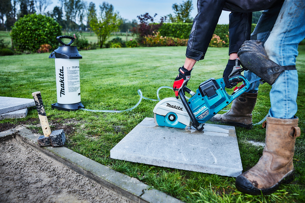 Аккумуляторный резак Makita DCE090ZX1