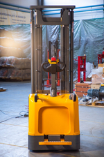 Штабелер самоходный 1,5 т 5,6 м XILIN CDDK15-III 24/200 В/Ач (с платформой)