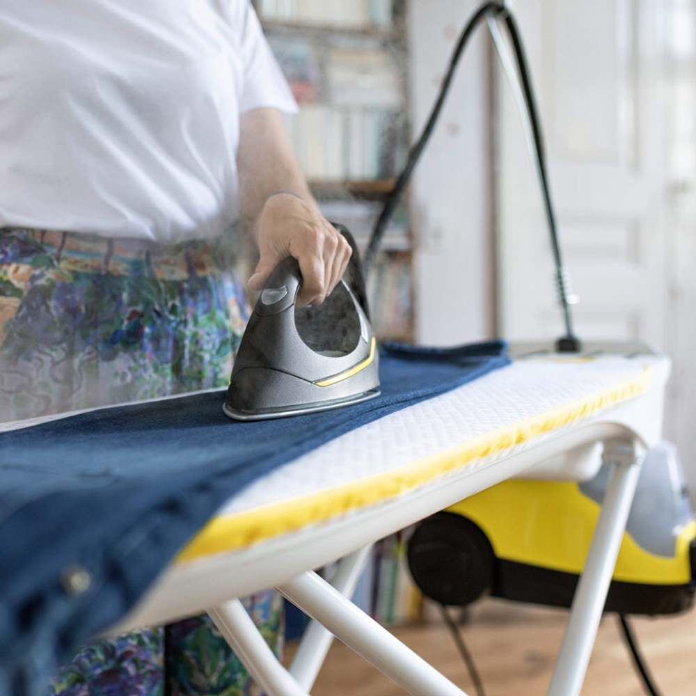 Утюг с отпариванием под давлением EasyFinish