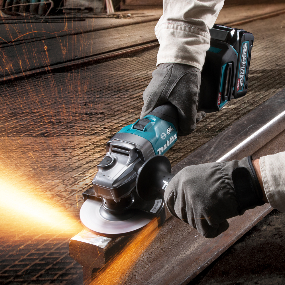 Угловая шлифмашина XGT Makita GA005GZ