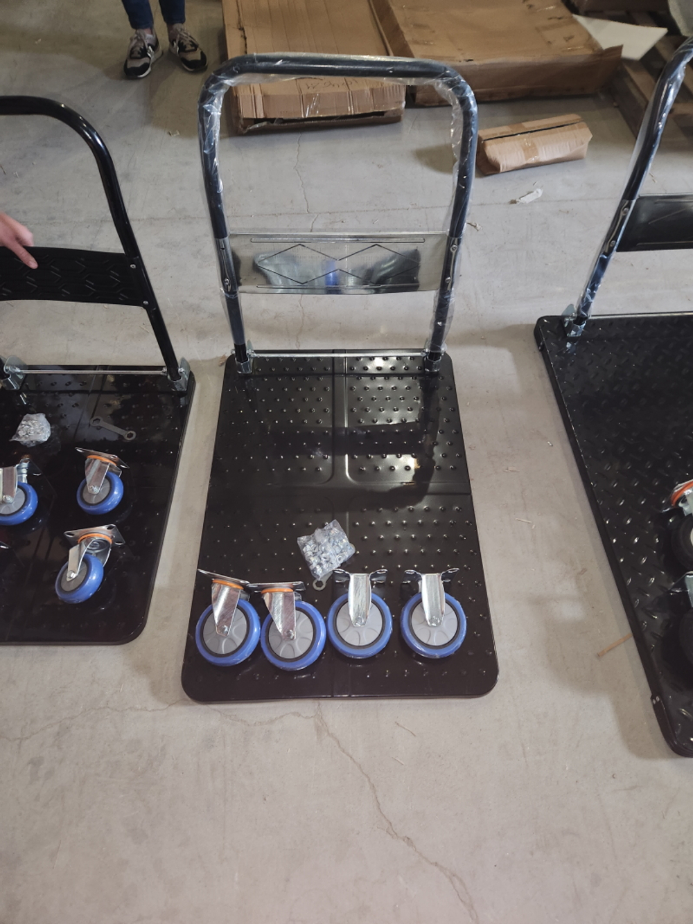 Тележка платформенная 650 кг TOR PH650 (890x590) со складной ручкой (пластиковые колеса 125 мм)