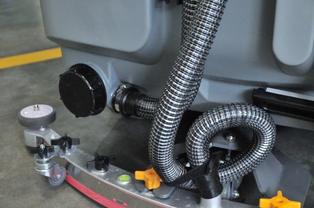 Профессиональная поломоечная машина с сиденьем для оператора BR 85/280 R Bp