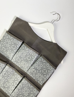 ОРГАНАЙЗЕР подвесной 12 карманов ГЕЛЕОС "Грей"/серый/ 82х40 см