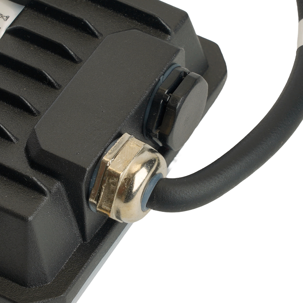 Светодиодный прожектор Feron LL-940 IP65 20W 6400K 51043