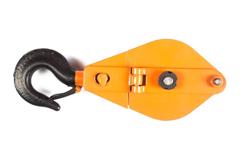 Блок монтажный однорольный с крюком TOR 0,5 т с откидной щекой