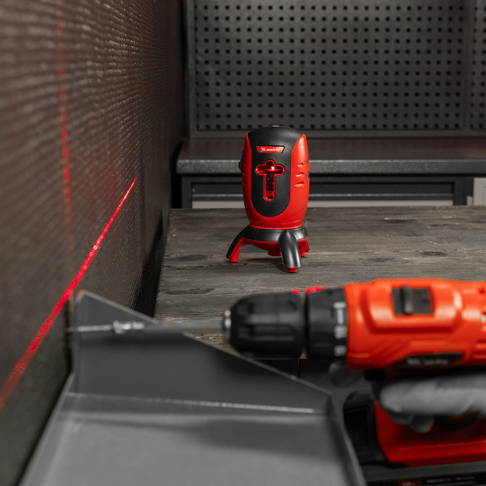 Лазерный уровень ML01T, дальность 10 м, точность ± 0,5 мм, / 1 м, длина волны 650 нм, проекция 1 вертикальная 1 горизонтальная плоскость, резьба под штатив 5/8" Matrix