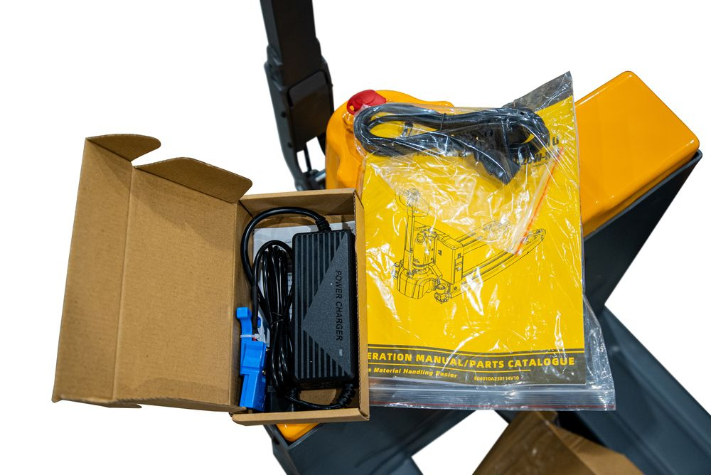 Тележка электрическая 1500 кг 1150 мм XILIN CBD15W-II Li-ion 24V/25Ah с колесом баланса*