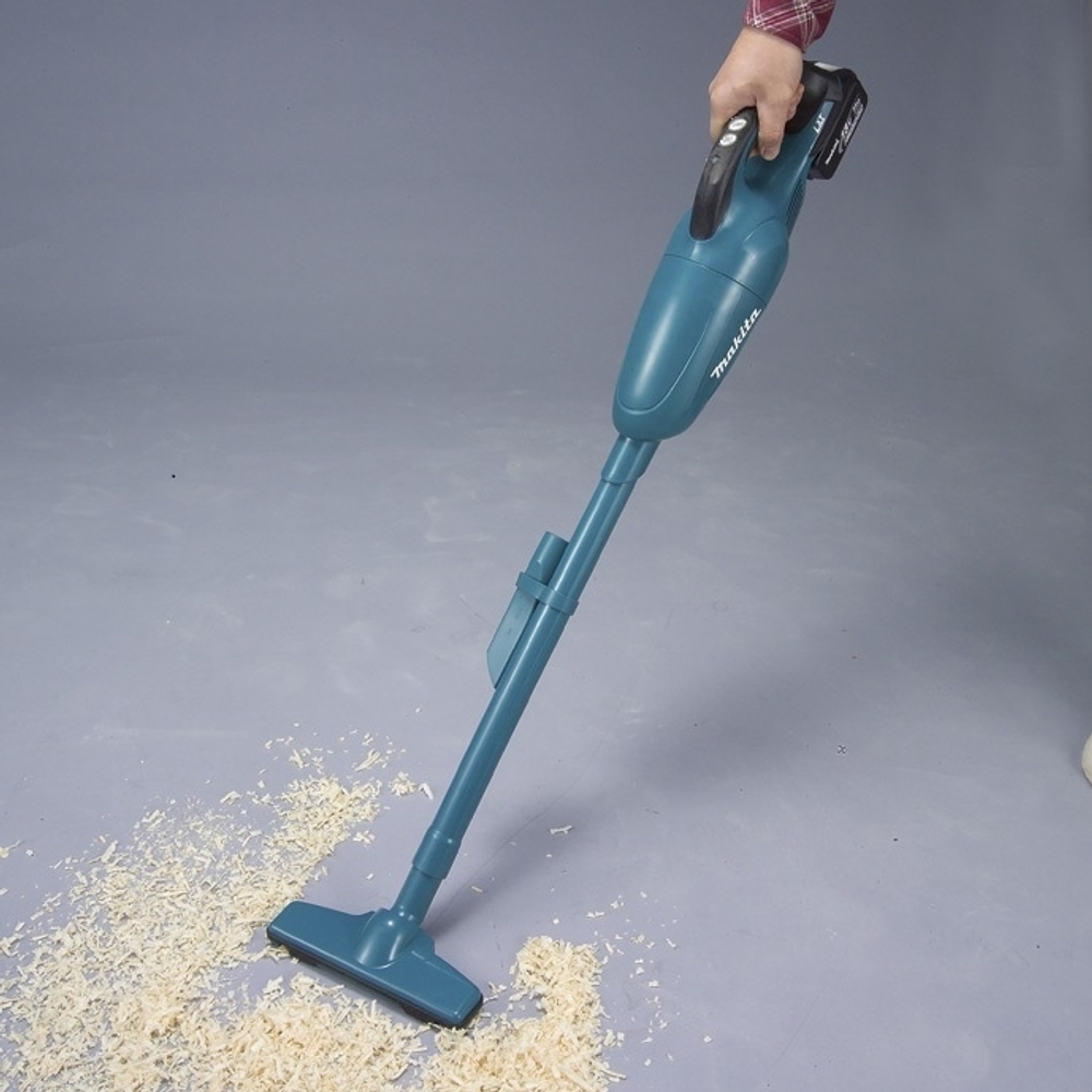 Аккумуляторный пылесос Makita DCL181FZ