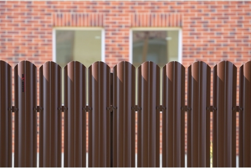 Штакетник Круглый фигурный 0,45 PE RAL 8017 шоколад