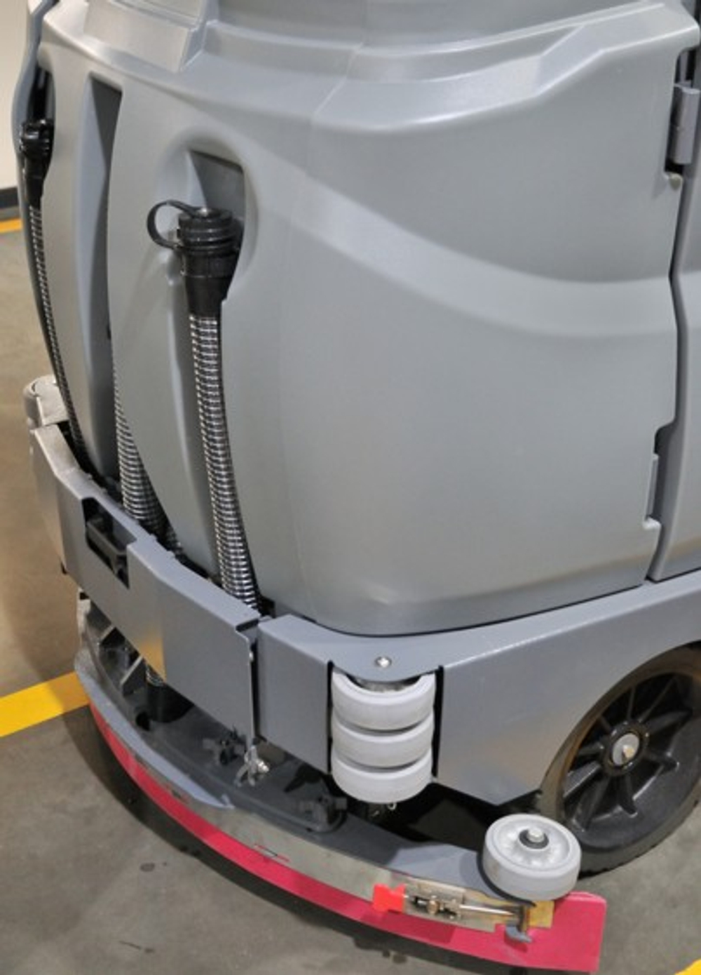 Профессиональная поломоечная машина с сиденьем для оператора BD 100/300 R Bp