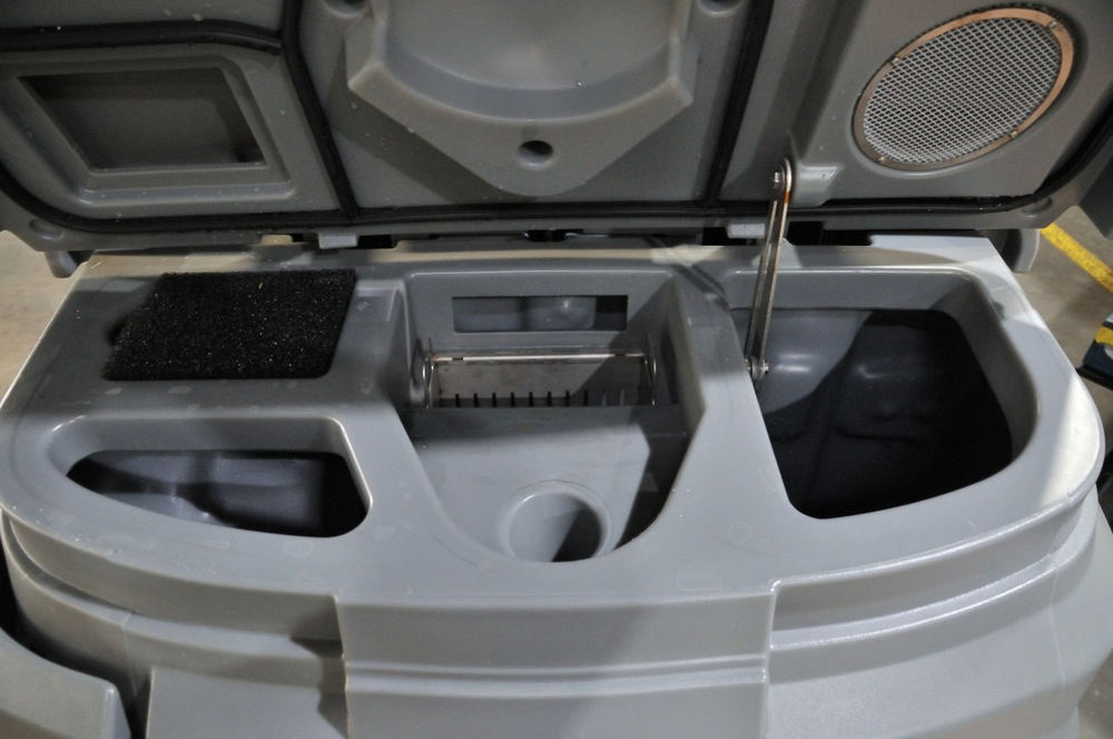 Профессиональная поломоечная машина с сиденьем для оператора BD 100/300 R Bp