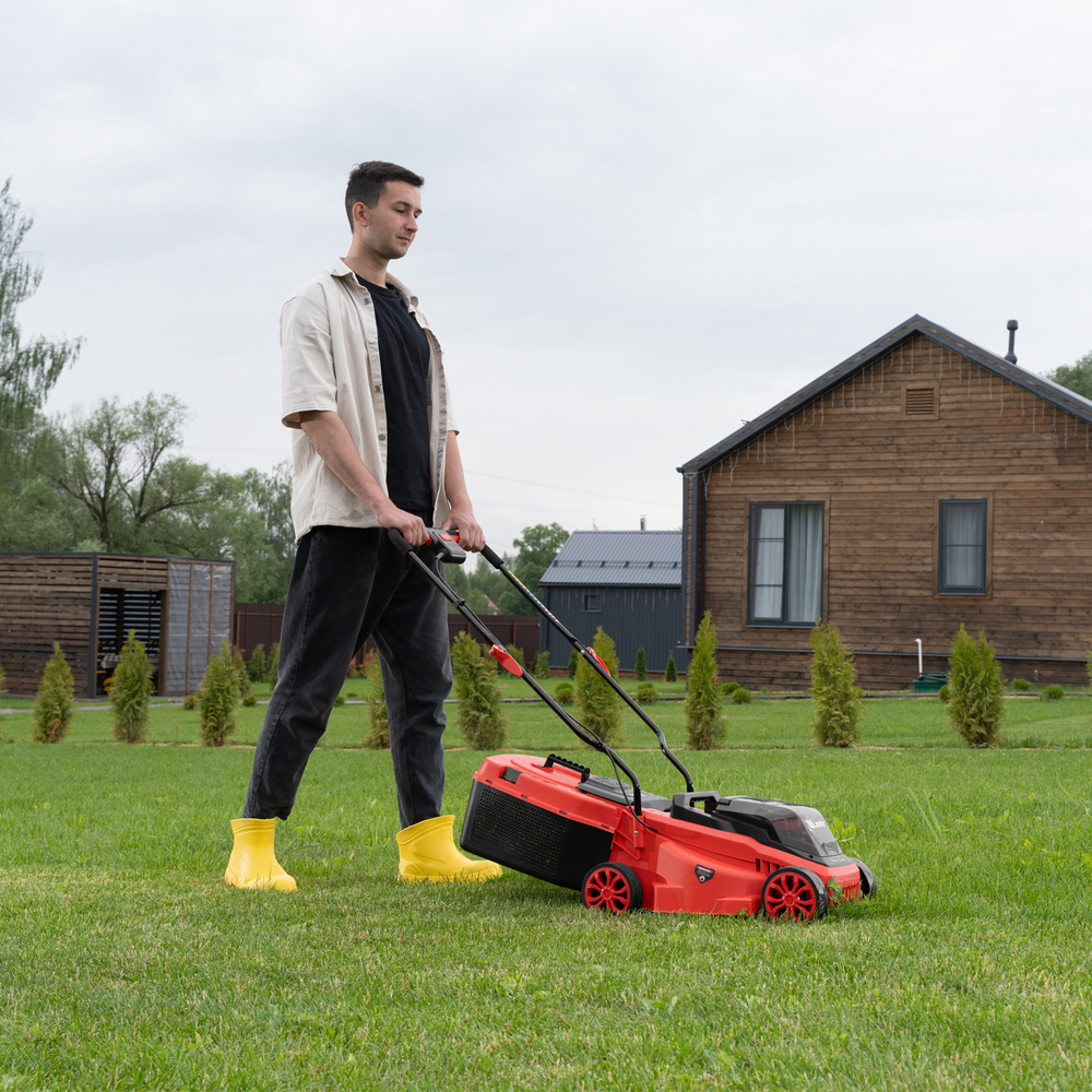 Газонокосилка аккумуляторная бесщеточная CLM-320, 320 мм, травосб. 30 л, Li-Ion, 20 В MTX