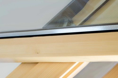 Деревянное мансардное окно FTP-V (CH)