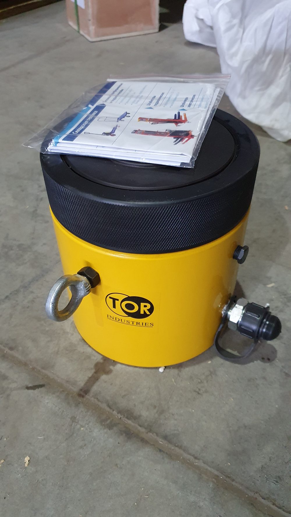 Домкрат гидравлический TOR ДГ100П50Г 100 т с фиксирующей гайкой