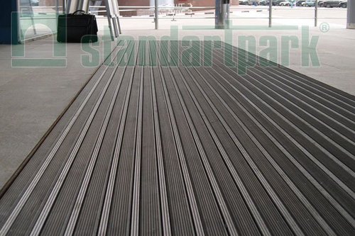 Решетки на вход Сити Резина + Скребок