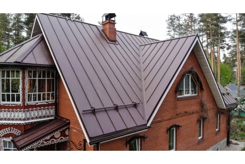 Фальц двойной стоячий Grand Line 0,5 Satin Matt с пленкой на замках RAL 8017 шоколад