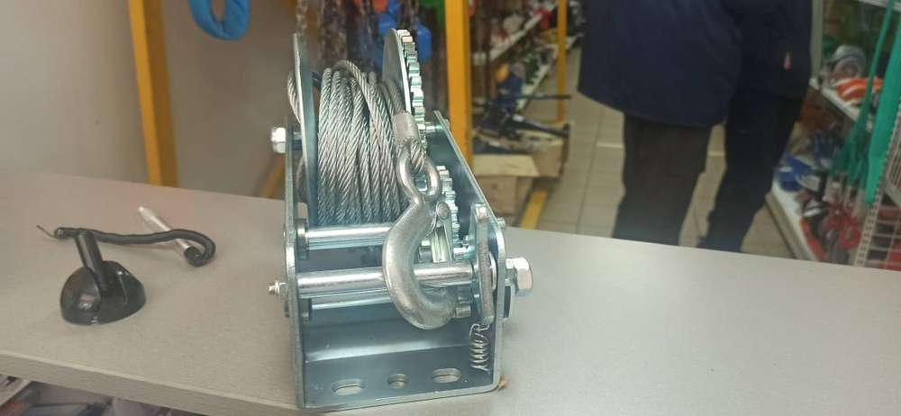 Лебедка ручная TOR ЛН-2500 (LHW) г/п 1,0 т длина троса 10 м (серия X)*