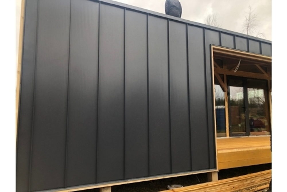 Кликфальц Pro Gofr Grand Line 0,5 Satin с пленкой на замках RAL 7024 мокрый асфальт