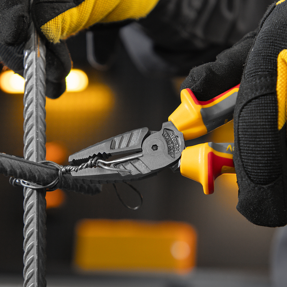 Плоскогубцы комбинированные, диэлектрические трехкомпонентные рукоятки до 1000 В, 165 мм Denzel