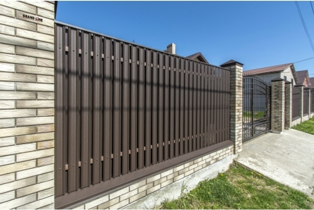 Штакетник М-образный А с прямым резом 0,5 GreenCoat Pural BT, matt RR 32 темно-коричневый (RAL 8019 серо-коричневый)