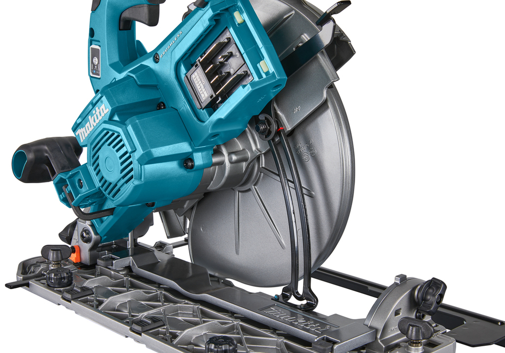 Аккумуляторная дисковая пила 235 мм Makita HS009GZ