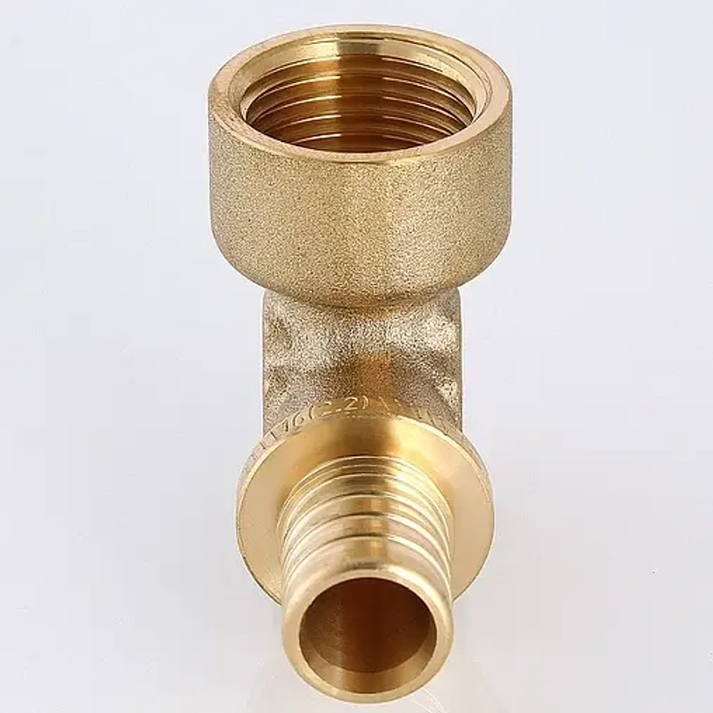 Уголок аксиальный переходной 16мм x ½"в Valtec VTm.452.G.001604