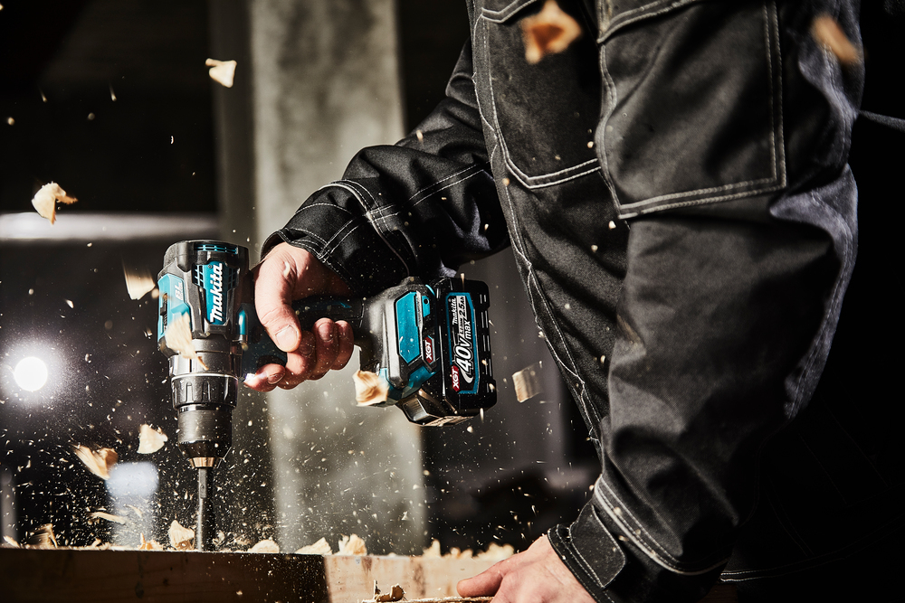 Дрель-шуруповерт XGT Makita DF001GD201