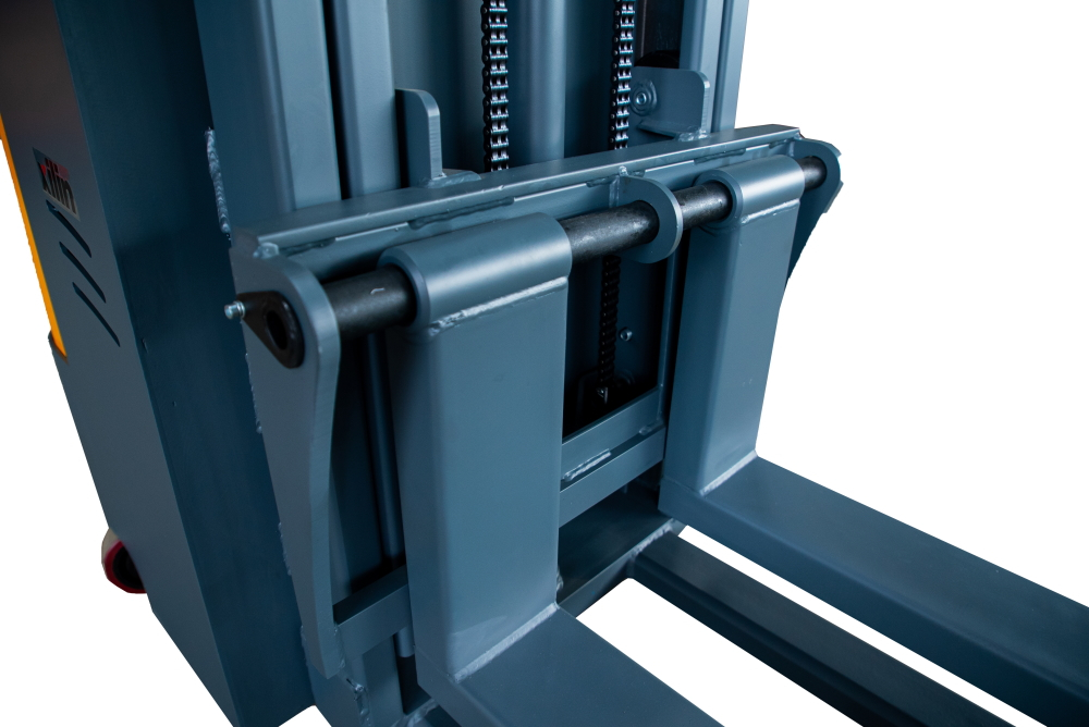 Штабелер самоходный 1,5 т 2,5 м XILIN CDD15K-EN 24/105 В/Ач с раздвижными вилами (с платформой)