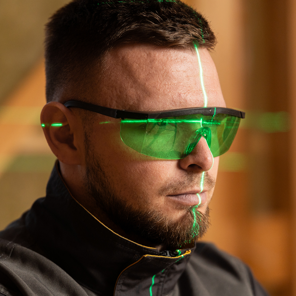 Лазерный уровень мультипризменный DLV-360-3T, 30 м, зеленый луч, Li-Ion 2,4 Aч, штатив // Denzel