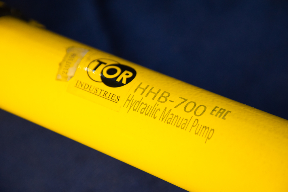 Насос гидравлический односторонний TOR HHB-700 1л (ручной)
