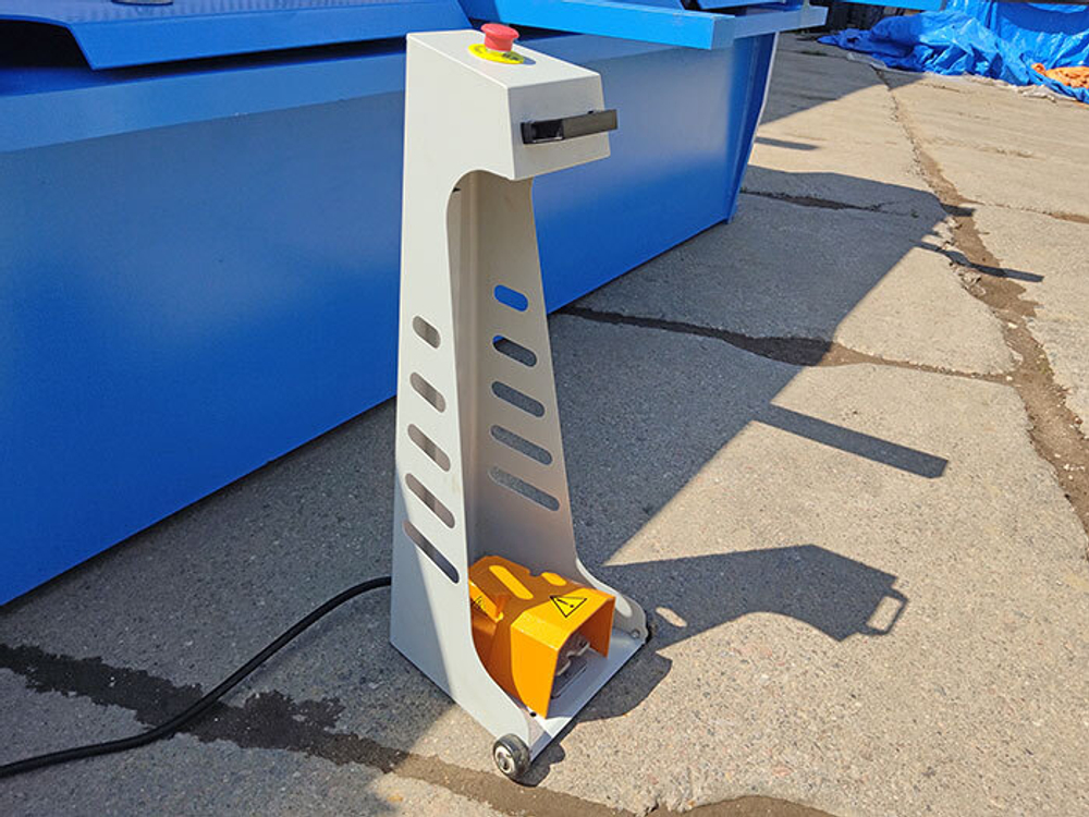 Гидравлическая гильотина QC12Y - 8x3200 с ЧПУ Е21S