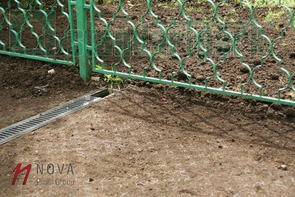 Газонная решетка пластиковая черная "волна" для гравийной засыпки
