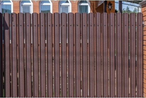 Штакетник М-образный А фигурный 0,45 Drap RAL 8017 шоколад