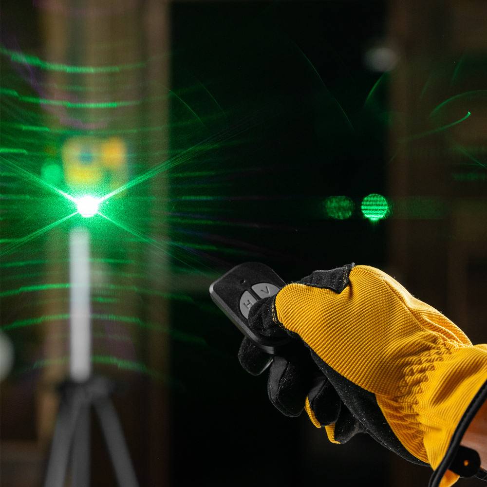 Лазерный уровень мультипризменный DLV-360-3C, 30 м, зеленый луч, Li-Ion 2,4 Aч, кейс// Denzel