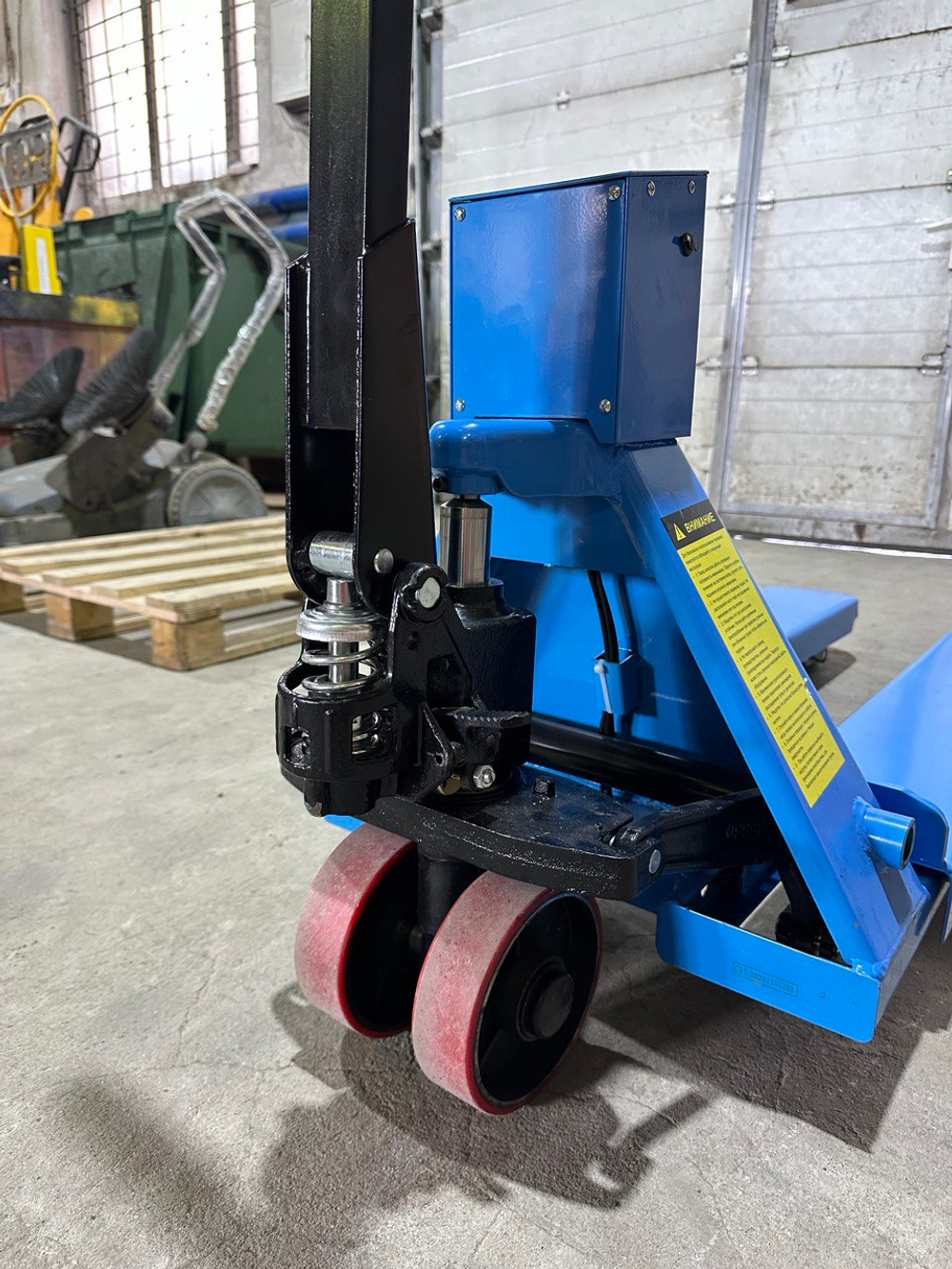 Тележка гидравлическая с весами 2000 кг 1150 мм полиуретановые колеса TOR CBY-CW2