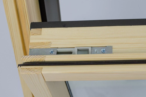 Деревянное мансардное окно с двухкамерным стеклопакетом FTP-V U5 (CH)