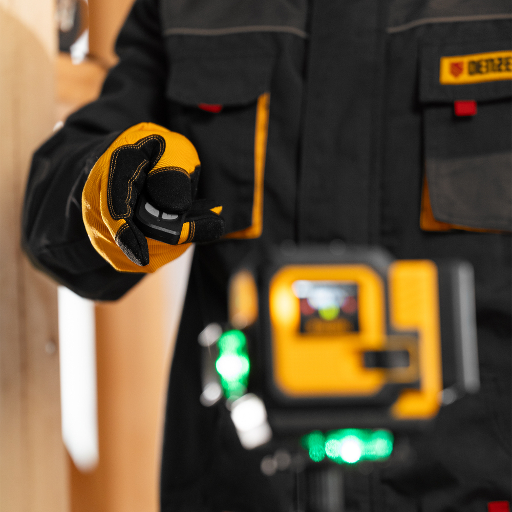 Лазерный уровень мультипризменный DLV-360-3T, 30 м, зеленый луч, Li-Ion 2,4 Aч, штатив // Denzel