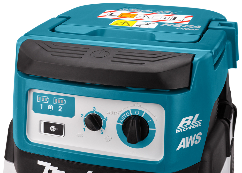 Аккумуляторный пылесос Makita DVC157LZX3