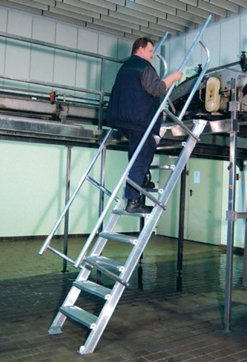 Лестница стационарная, 10 рифл. ступ. 600 мм из лёгк. металла, 45°