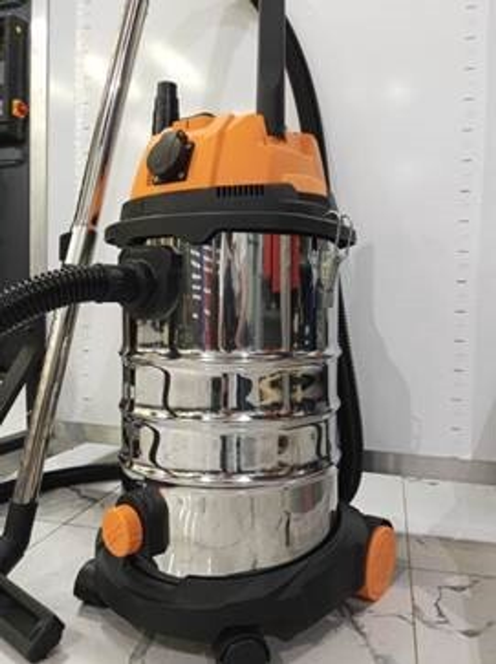 WDK-DUSTER L+ Промышленный пылесос 1600 Вт / 30 л, с подключением электроинструмента