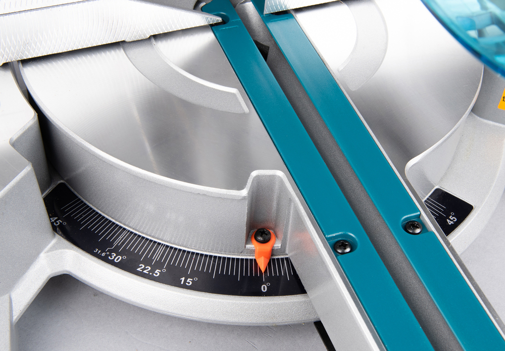 Торцовочная пила Makita LS0816F