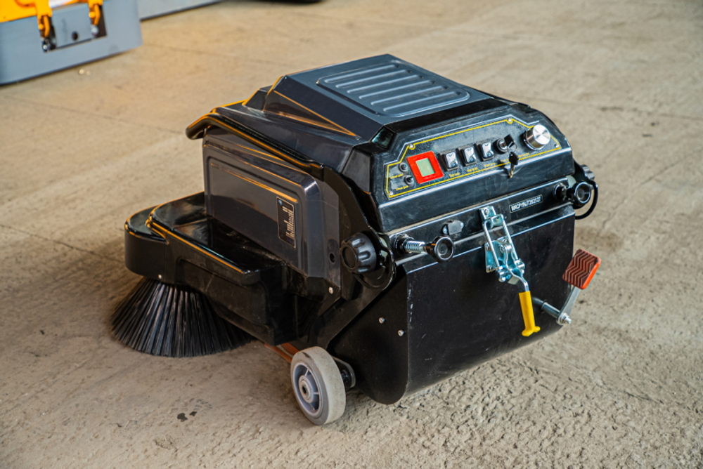 Машина подметальная с АКБ GEL 12/100 В/Ач TOR A100