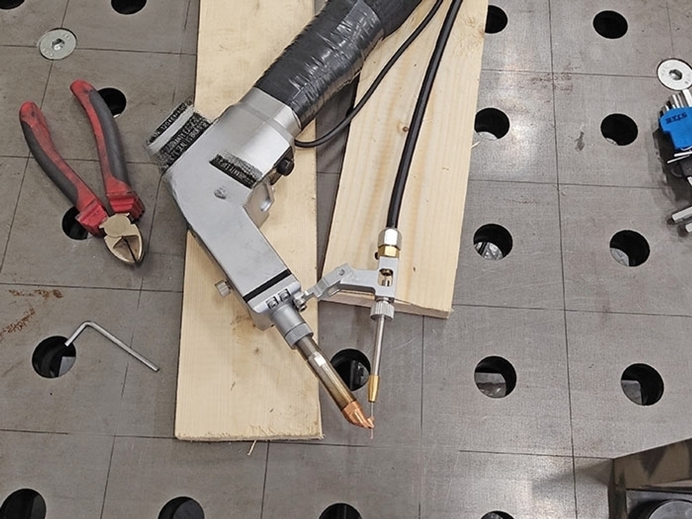 Волоконно-лазерный сварочный аппарат MFKY-W-HW1500-C 1.5кВт Raycus с механизмом подачи проволоки
